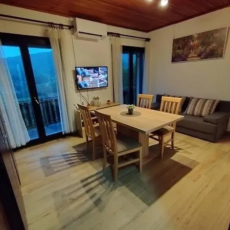 Mini Hiska V Objemu Vinograda * Pristava pri Mestinju