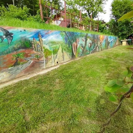 Mini Hiska V Objemu Vinograda *