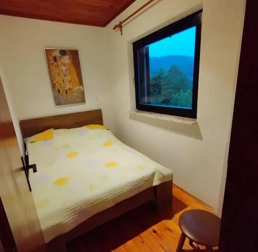 Mini Hiska V Objemu Vinograda *